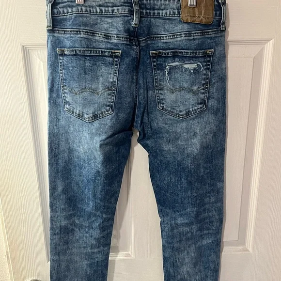 American Eagle Men's Distressed Blue Jeans *NEW* - Picture 2 of 5
